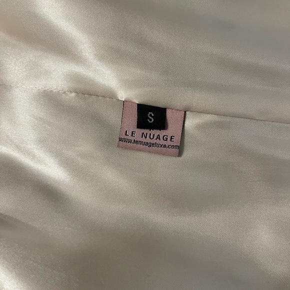 Forever Couture Bridal - Ostrich Feather Bridal
Wedding Jacket! Gorgeous!! NWOT - Picture 6 of 9